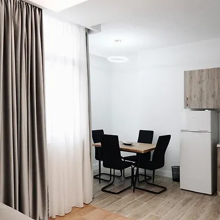 Apartment 101 Cirk